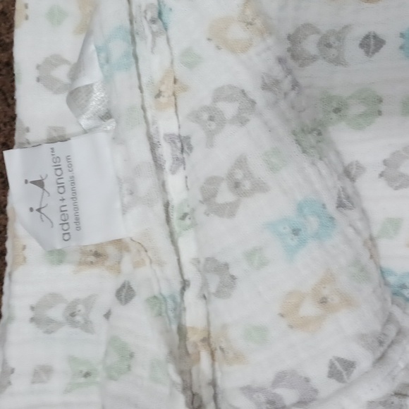 4 Muslin Blankets 3 Aden + Anais 1 with no tag - Picture 5 of 5
